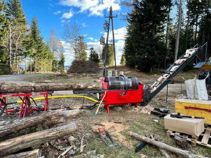 Bild 2:Brennholzproduktion mit Sägespalter Krpan CS 4218 Pro