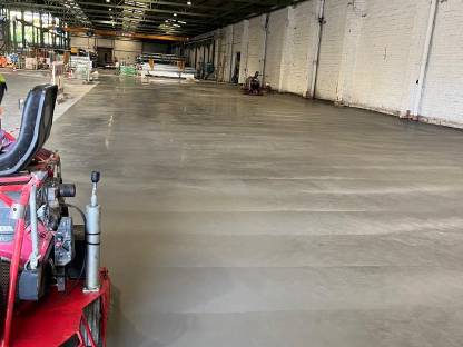 Bild 3:Betonboden, Industrieboden, Betonglätten, Betonieren, Beton