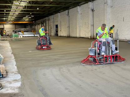Bild 2:Betonboden, Industrieboden, Betonglätten, Betonieren, Beton