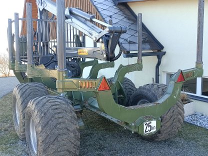 Farma T10 G2 Rückewagen mit 7,2m Kran