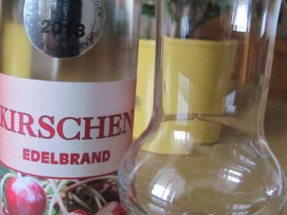 Bild 3:Prämierte Edelbrände und Liköre (ab Hof oder Versand)