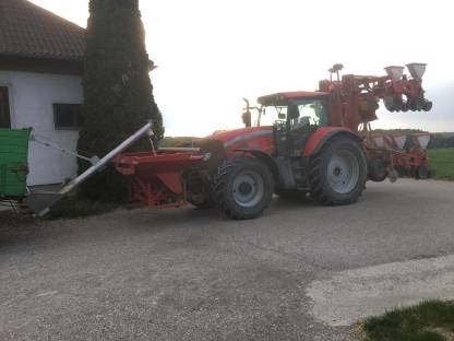 Bild 4:Biete Einzelkornsaat 9-reihig mit Düngerfronttank