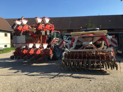 Bild 3:Biete Einzelkornsaat 9-reihig mit Düngerfronttank