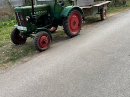Oldtimer Hanomag Traktor R16 B und Hänger