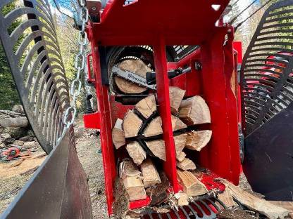 Bild 3:Brennholzproduktion mit Sägespalter Krpan CS 4218 Pro