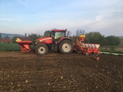 Bild 2:Biete Einzelkornsaat 9-reihig mit Düngerfronttank