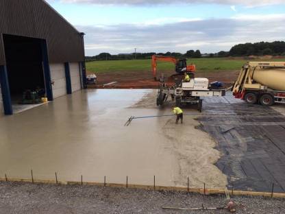 Bild 4:Industrieboden, Betonboden, Betonieren, Flügelglätten, Beton