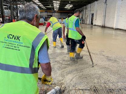 Bild 2:Industrieboden, Betonboden, Betonieren, Flügelglätten, Beton