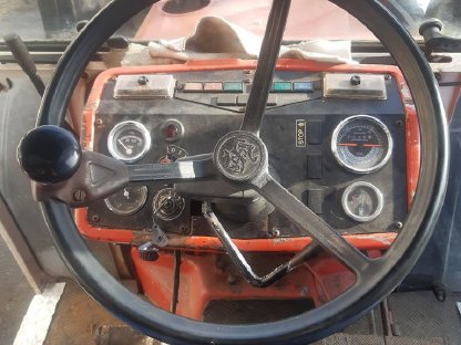 Bild 4:Lindner 1650 A mit Frontlader und Hochdach