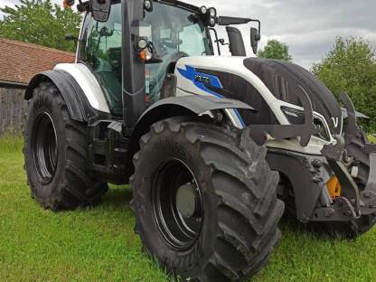 Valtra T174e D mit Quicke G7s, RTK