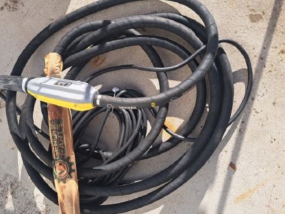 Bild 3:Betonrüttler mit Kabel