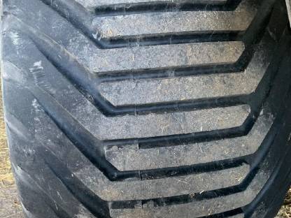 Reifen Räder BKT 800/45R26,5