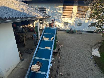 Bild 2:Lohnspalten mit Binderberger Sägespaltautomat