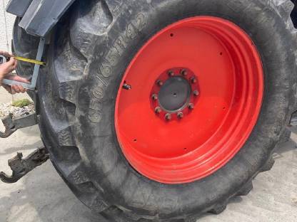 BKT AGRIMAX RT657 650/65R42 & Michelin XM108 540/65R30