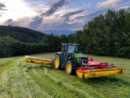 Fella Front- und Heckmähwerk mit Aufbereiter