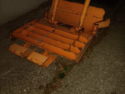 Bild 4:Skidoo und Spurgerät für Loipe