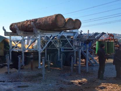 Bild 8:Lohnspalten mit Binderberger Sägespaltautomat