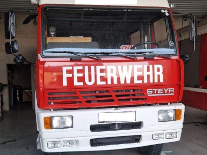 Steyr Feuerwehrauto TLF 13S23/L37/4x4 LKW über 3,5t