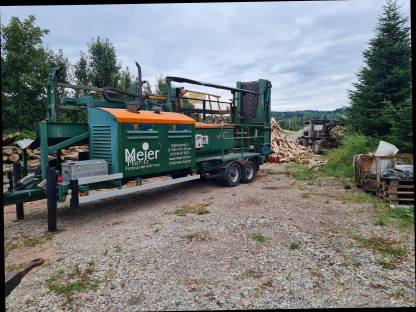 Bild 8:Lohnspalten mit Sägespaltautomat Posch K550