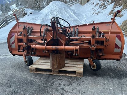 Bild 3:Hauer Schneepflug SRS II