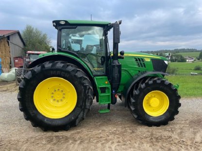 John Deere JD 6215R