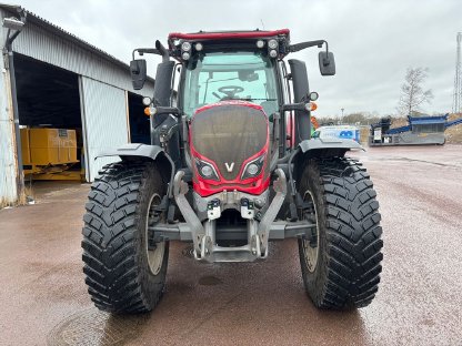 Bild 3:Traktor Valtra N154E