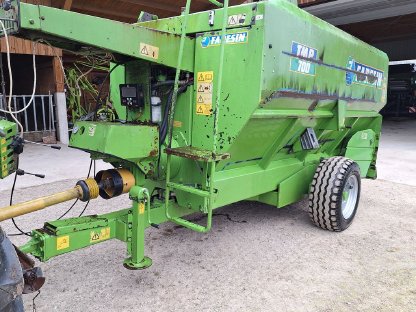 Bild 3:Futtermischwagen Faresin 700