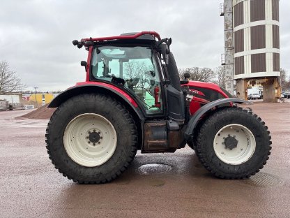 Bild 4:Traktor Valtra N154E