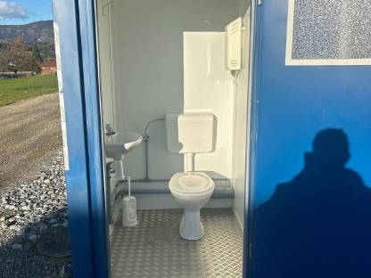 Bild 2:WC-Container