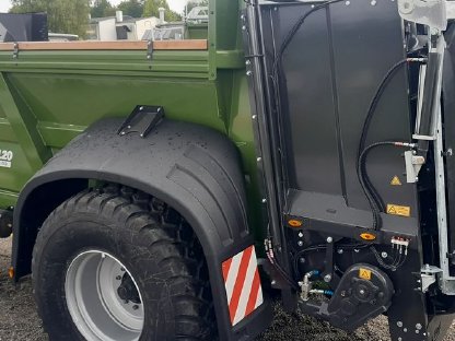 Bild 9:Düngerausbringung