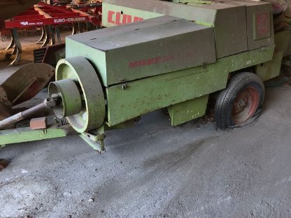 Bild 2:Claas Strohpresse Markant 40