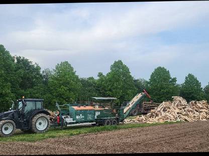 Bild 2:Lohnspalten mit Sägespaltautomat Posch K550