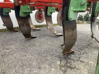 Bild 7:Schreiber Untergrundlockerer mit Einspritzmöglichkeit