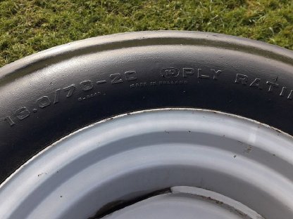 Bild 3:Kompletträder Vredestein 16,0/70-20