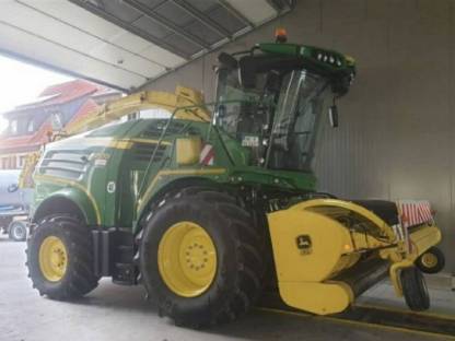 Feldhäcksler John Deere 8300i