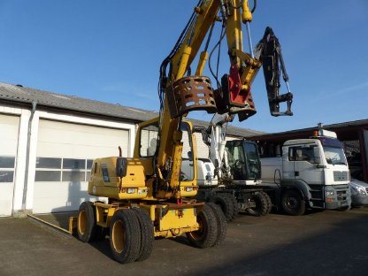 Komatsu WA 75 neu bereift und Zusatzverrohrung