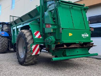 Bild 3:Ausbringung von Mist, Kompost, Kalk und Klärschlamm