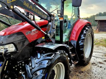 Case Farmall U95 mit Mammut Frontlader