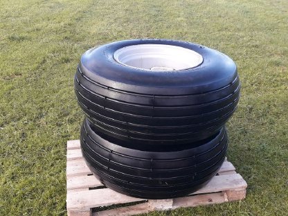 Bild 2:Kompletträder Vredestein 16,0/70-20