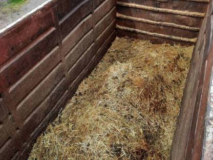 Bild 2:Mistabtransport mittels Abrollcontainer