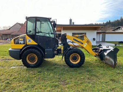 Komatsu WA-70-5 Schnellwechsler Reifen gut