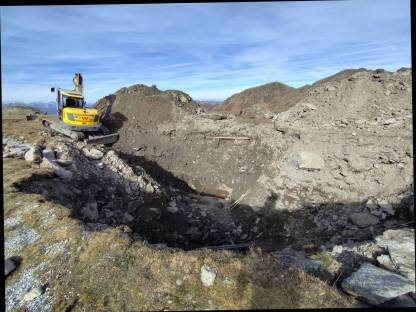 Bild 7:Erdbewegungen, Baggerarbeiten, Wegebau, Transporte