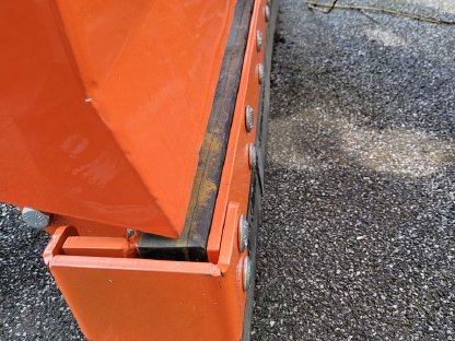 Bild 6:Schneepflug V-Typ Breite 2,40 m für Traktor