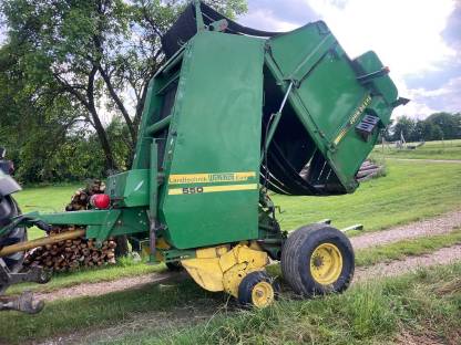 John Deere Rundballenpresse 550