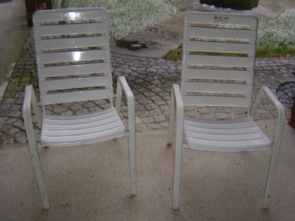 Bild 5:Tisch mit zwei Sesseln