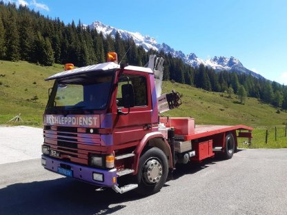 Scania P82 Abschlepp-LKW