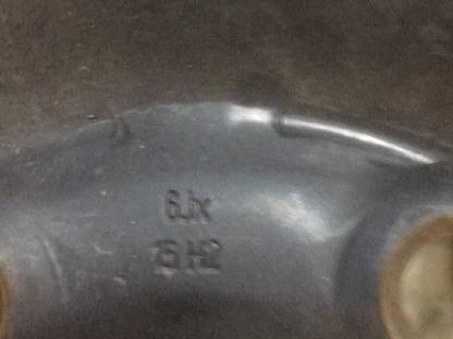 Bild 2:Neue Winterreifen mit Felgen und original VW Kappen