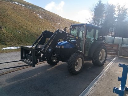 Verkaufe New Holland TN55D