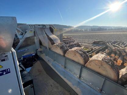 Bild 7:Lohnspalten mit Binderberger Sägespaltautomat