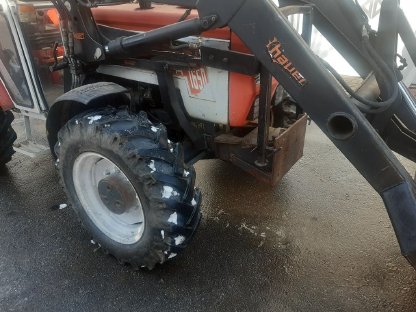 Bild 3:Lindner 1650 A mit Frontlader und Hochdach